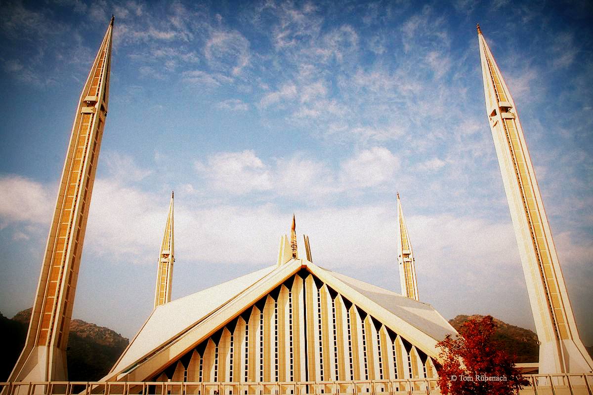 King Faisal Mosque Islamabad, Pakistan © Tom Rübenach