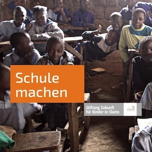 Anzeige für die "Stiftung Zukunft für Kinder in Slums" mit dem Text: "Schule machen"