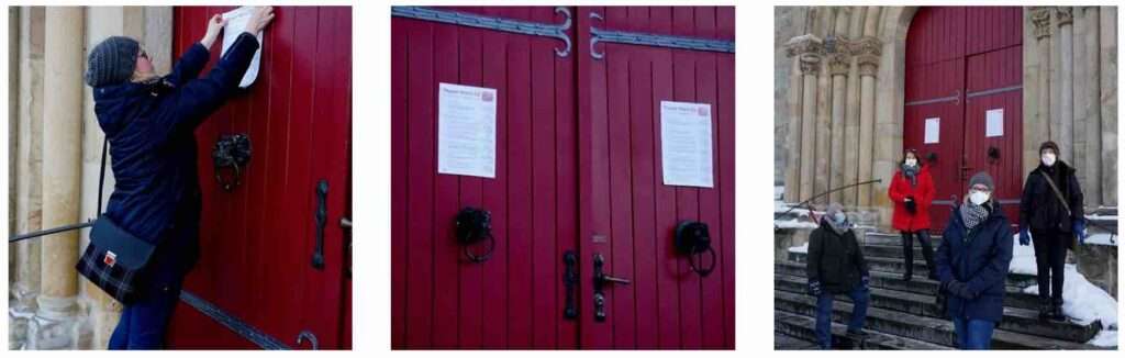 Frauen der Initiative "Maria 2.0" schlagen ihre Thesen an eine Kirche in Paderborn. | Foto © Maria 2.0